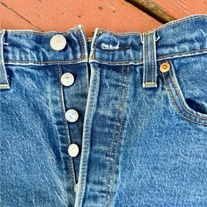 LEVI JEAN SHORTS